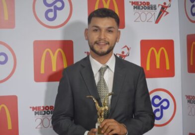 Premio al Mejor Jugador del Futbol Amateur, entregado por el Circulo de Periodistas Deportivos.-