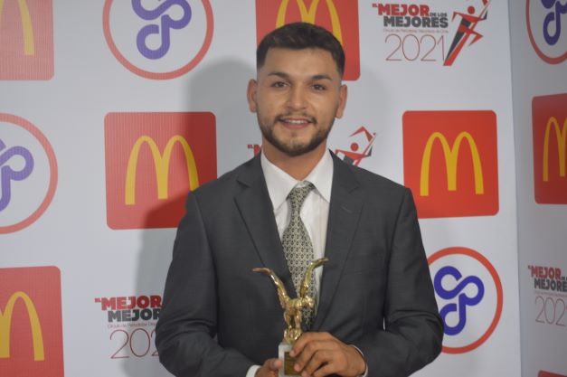 Premio al Mejor Jugador del Futbol Amateur, entregado por el Circulo de Periodistas Deportivos.-